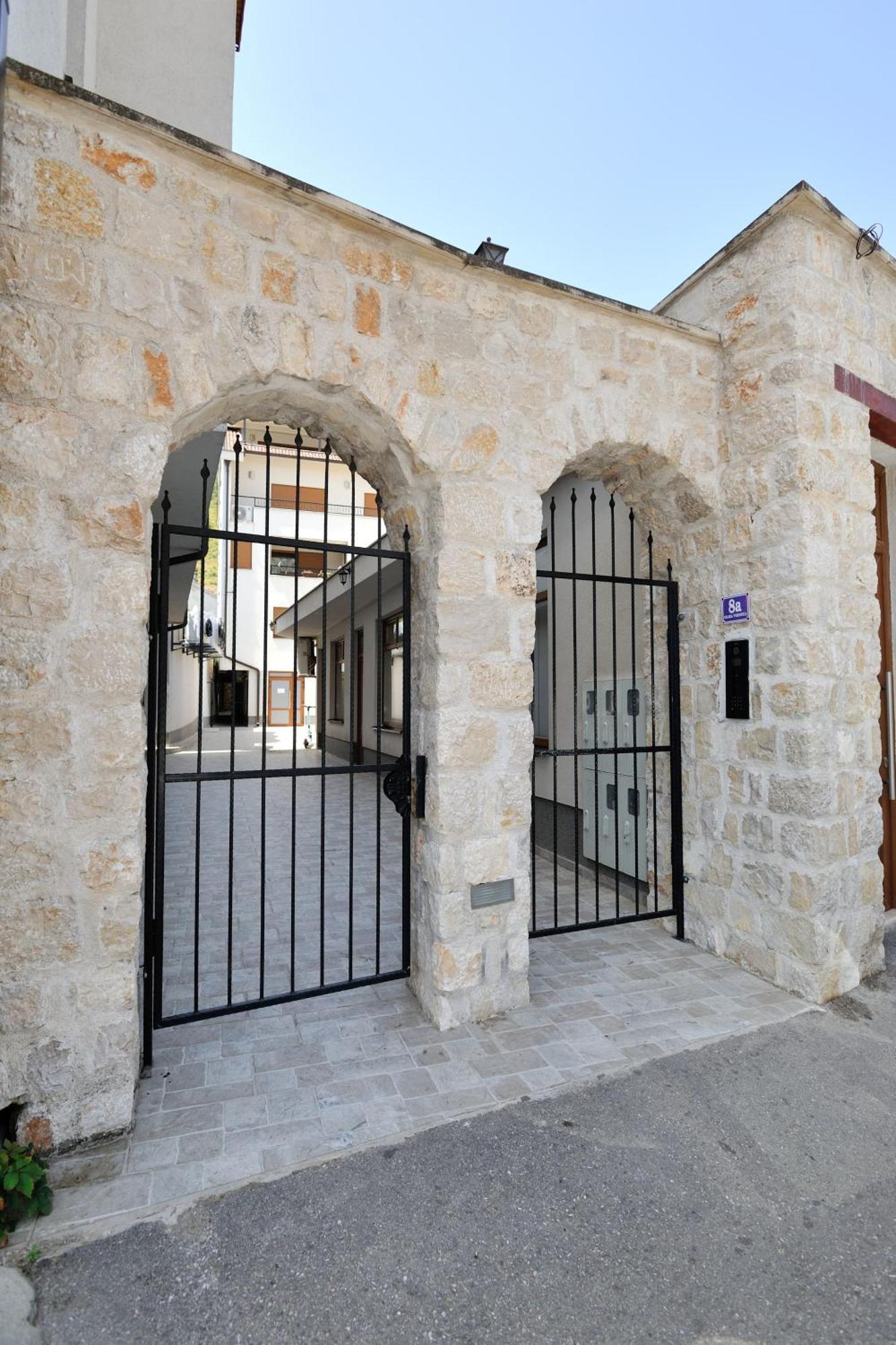 Captain'S Luxury Apartments Mostar Esterno foto